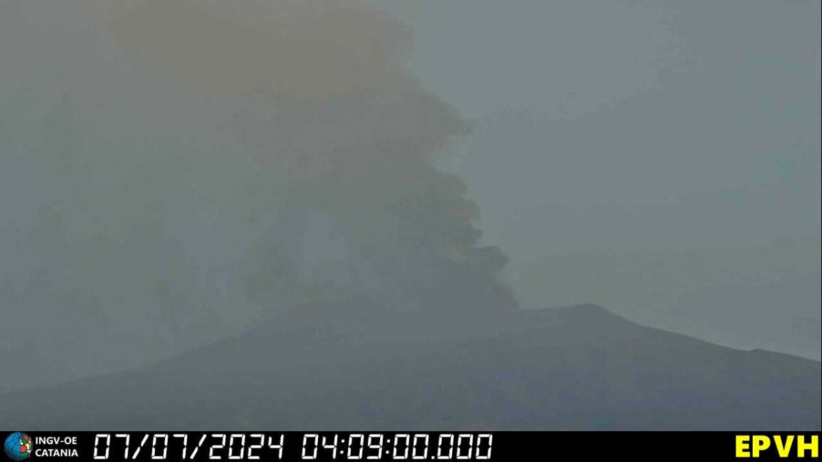 eruzione etna oggi 7 luglio 2024