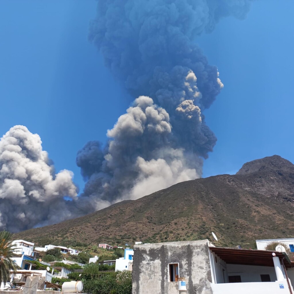 eruzione stromboli 11 luglio 2024