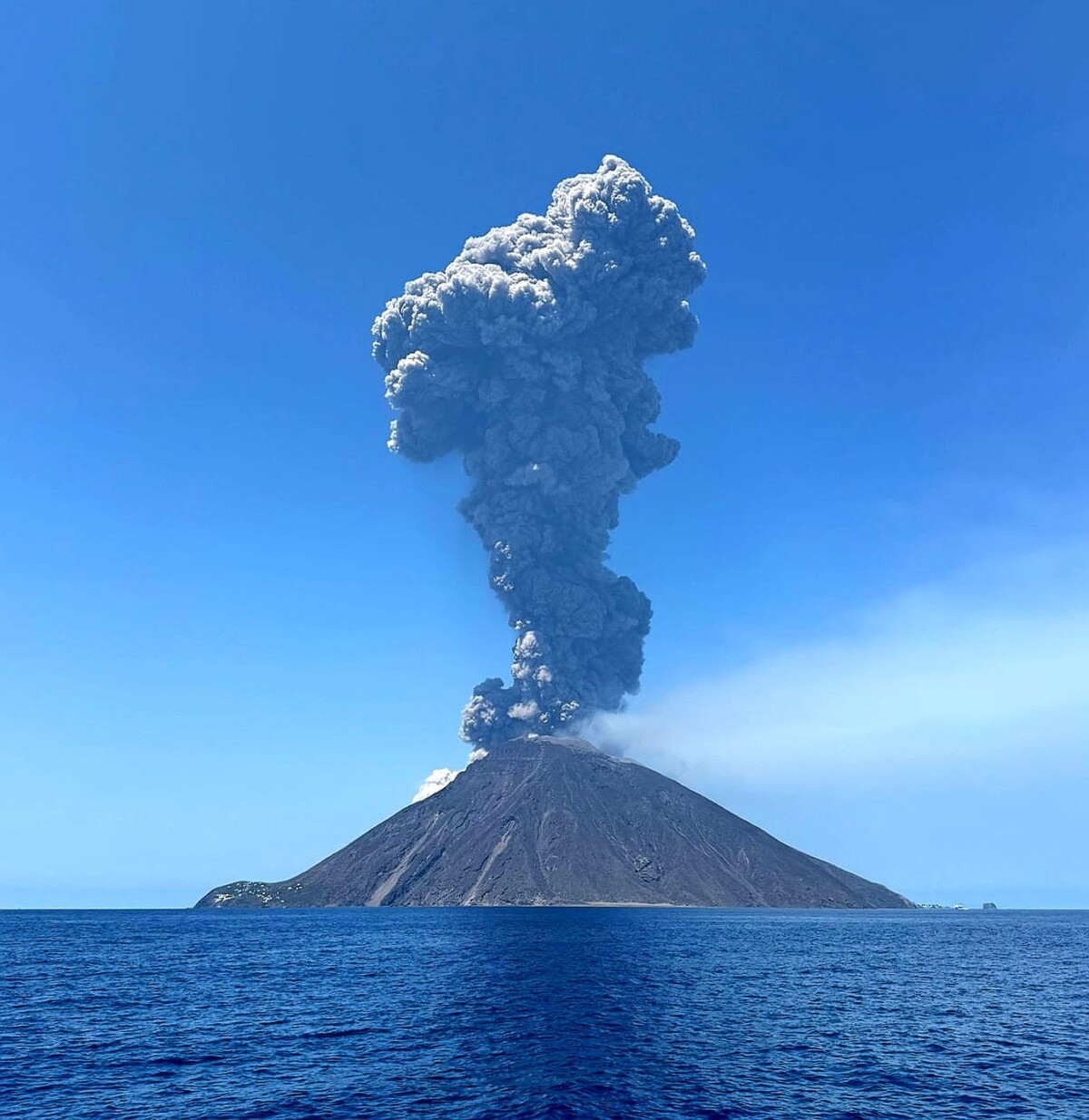 eruzione stromboli 11 luglio 2024