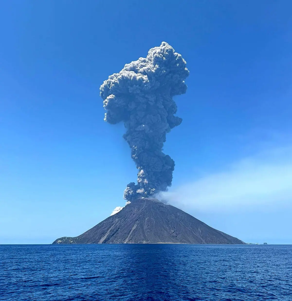 eruzione stromboli 11 luglio 2024