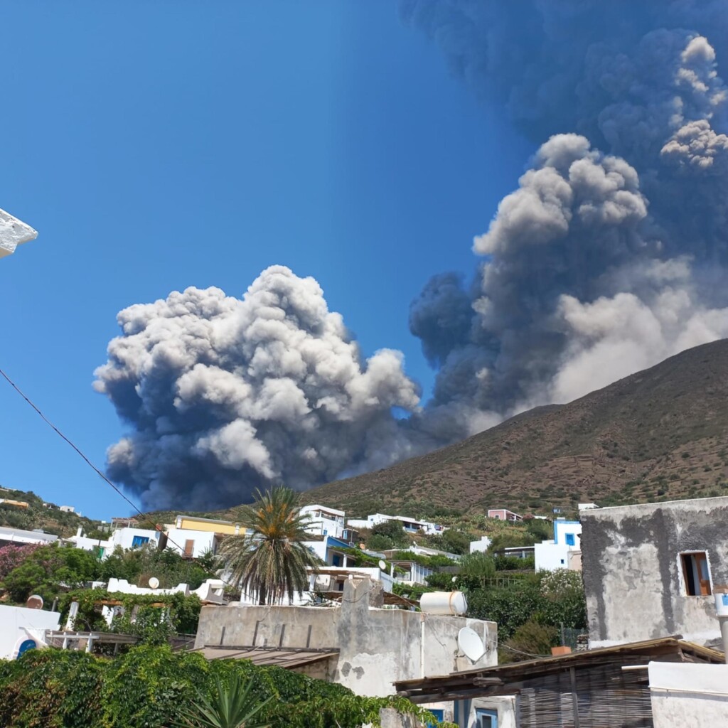 eruzione stromboli 11 luglio 2024