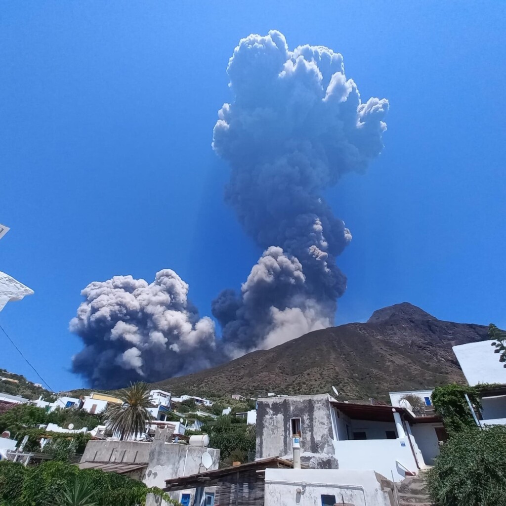 eruzione stromboli 11 luglio 2024