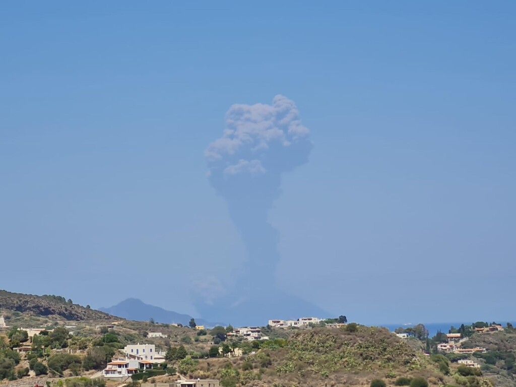 eruzione stromboli 11 luglio 2024