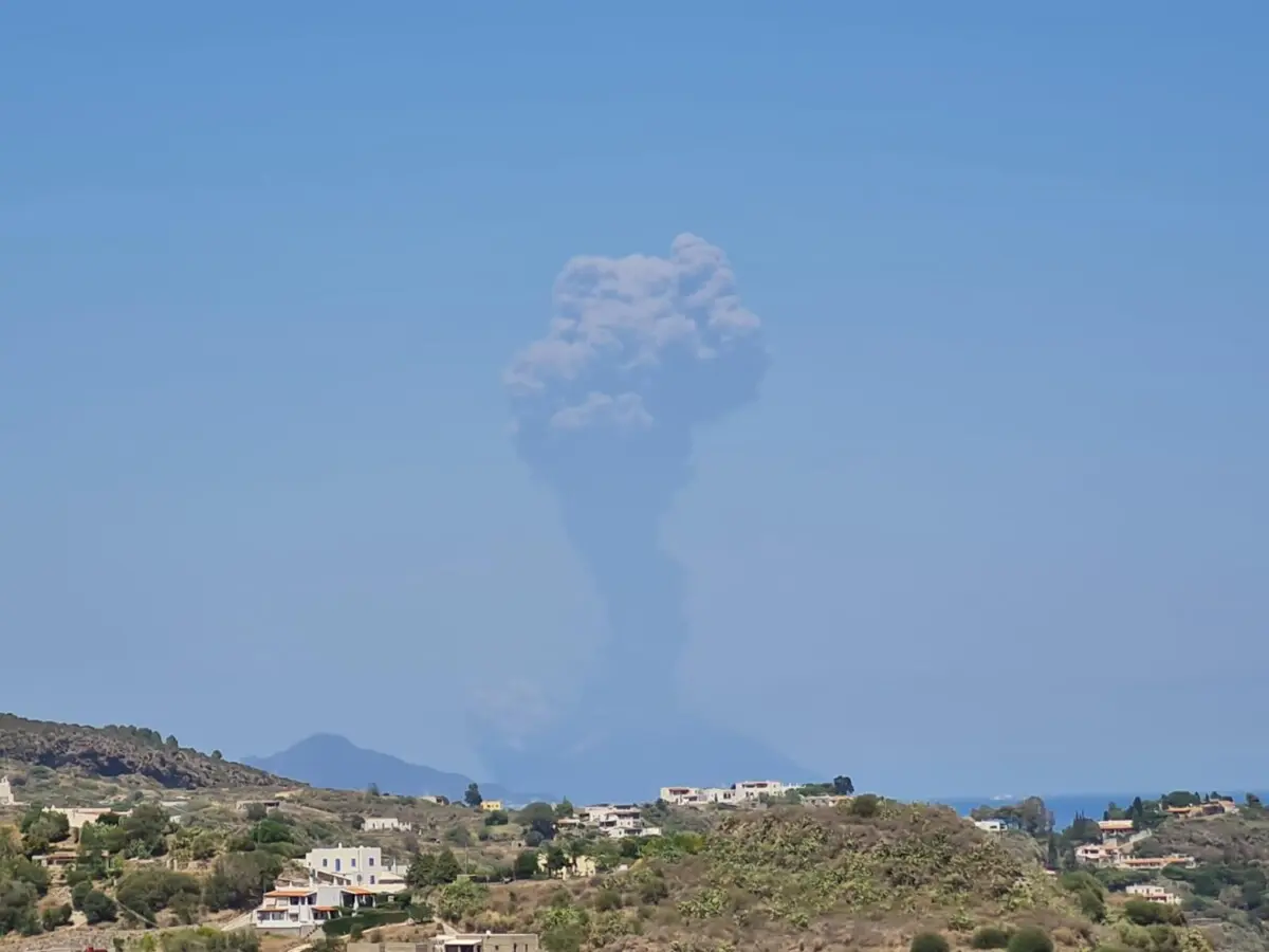 eruzione stromboli 11 luglio 2024