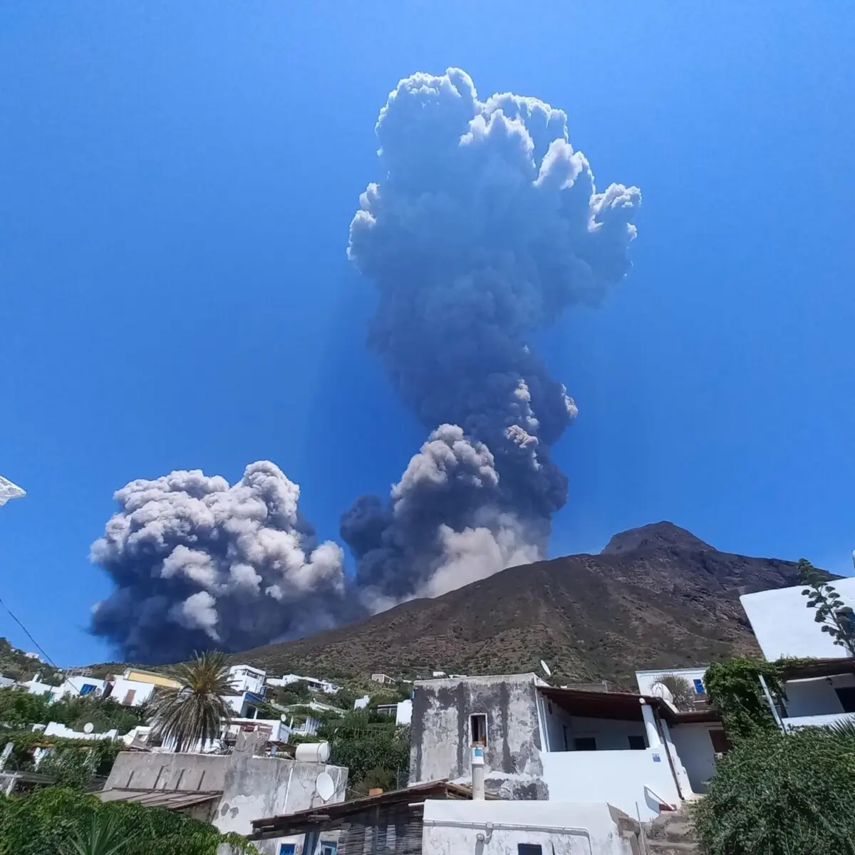 eruzione stromboli 11 luglio 2024