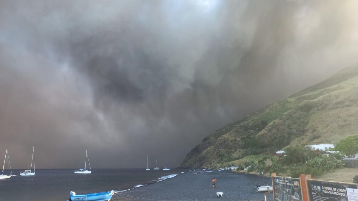 eruzione stromboli 3 luglio 2024