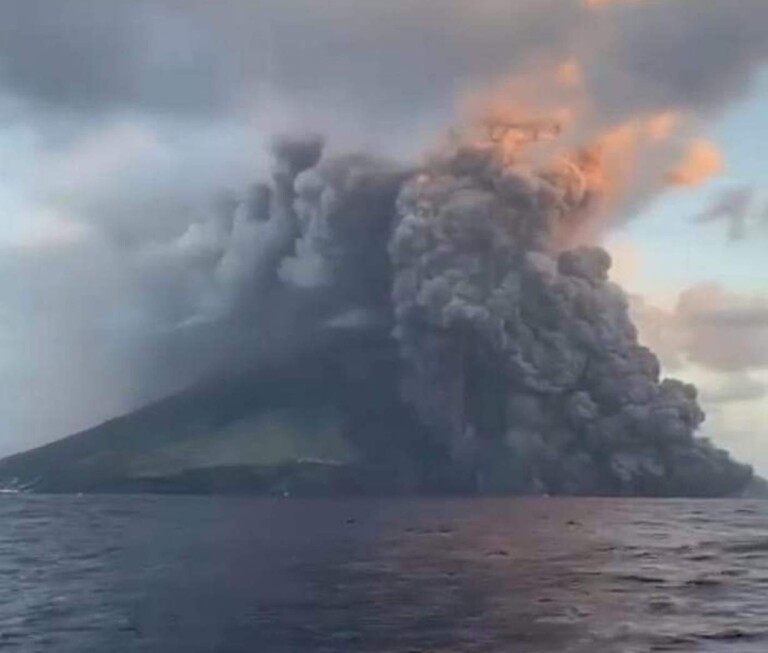 eruzione stromboli 4 luglio 2024
