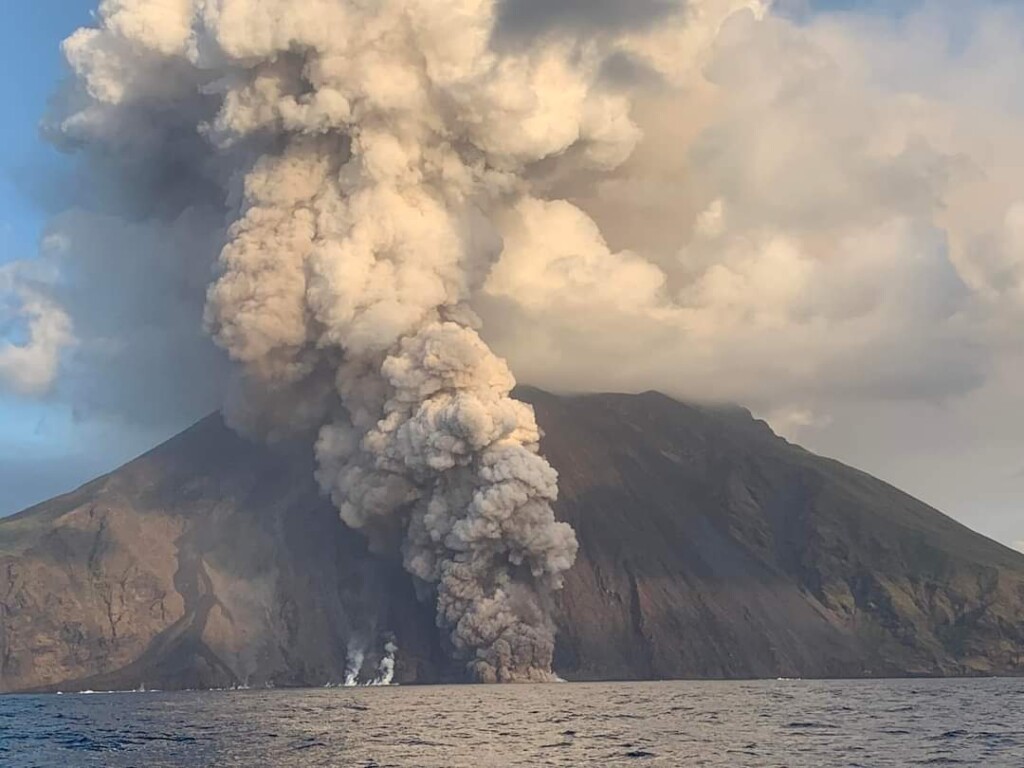 eruzione stromboli 4 luglio 2024