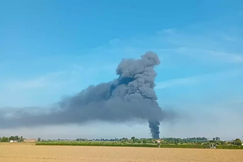 incendio fiscaglia ferrara esplosione fabbrica