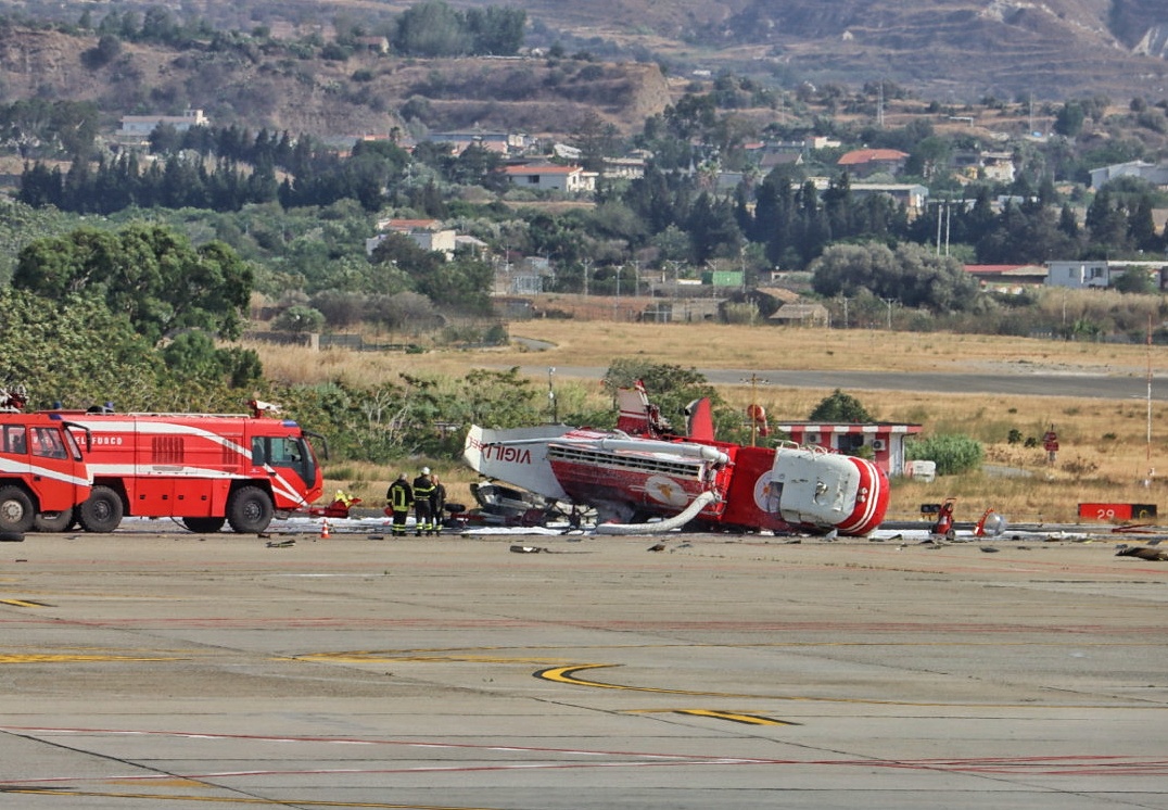 incidente elicottero vigili del fuoco aeroporto reggio calabria