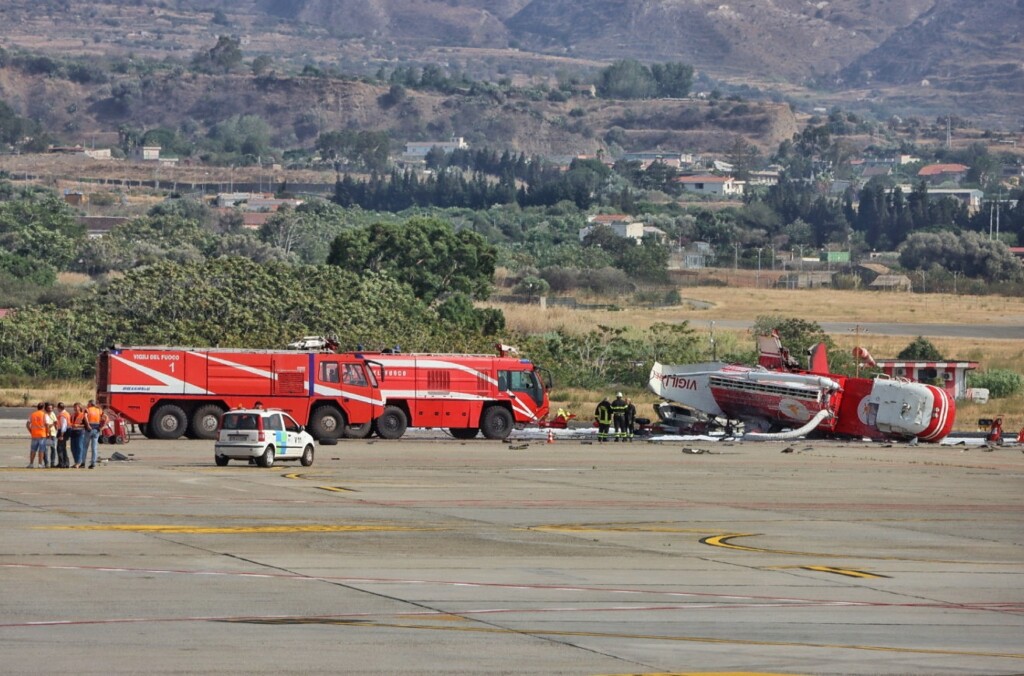 incidente elicottero vigili del fuoco aeroporto reggio calabria