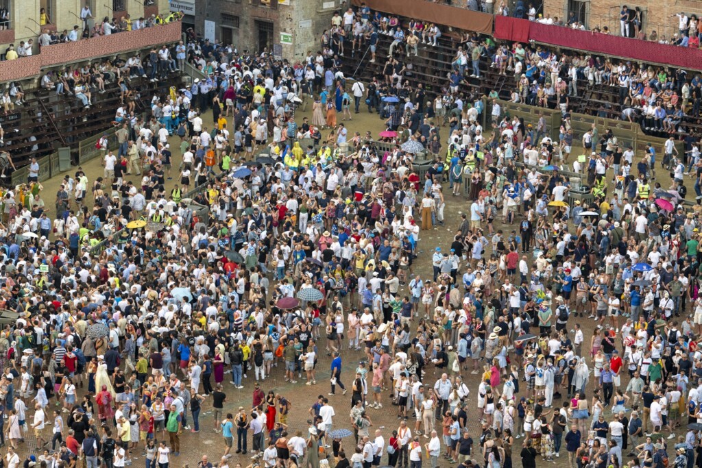 pioggia palio siena