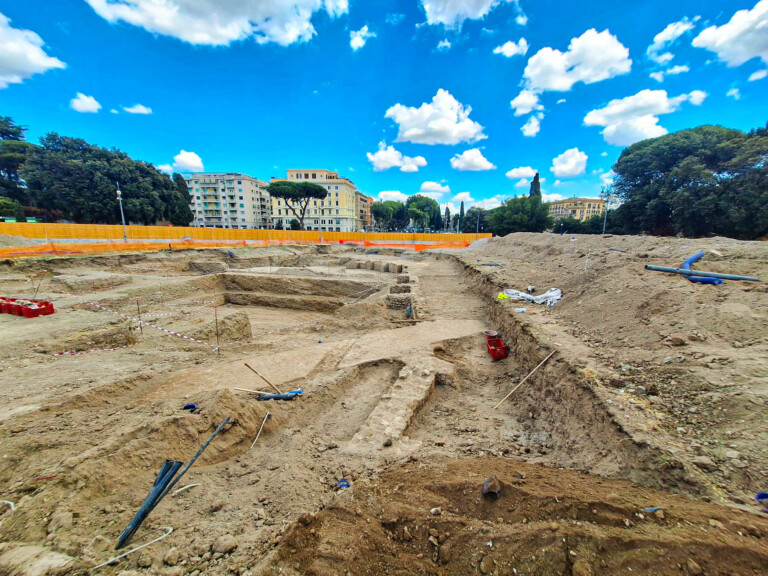 scavi piazza san giovanni laterano roma mura