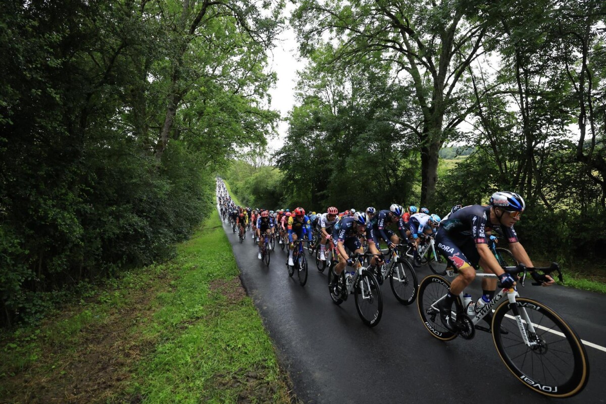 maltempo tour de france pioggia 8 tappa Semur-en-Auxois Colombey-les-Deux-Églises