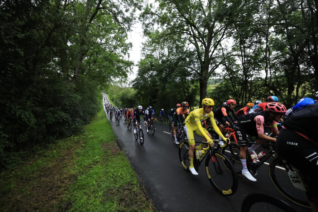 maltempo tour de france pioggia 8 tappa Semur-en-Auxois Colombey-les-Deux-Églises