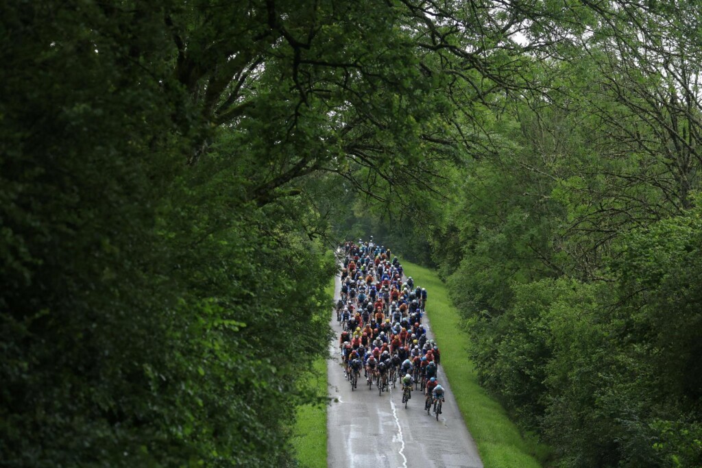 maltempo tour de france pioggia 8 tappa Semur-en-Auxois Colombey-les-Deux-Églises