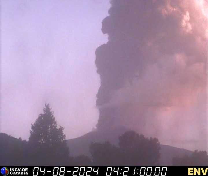 eruzione etna oggi 4 agosto 2024