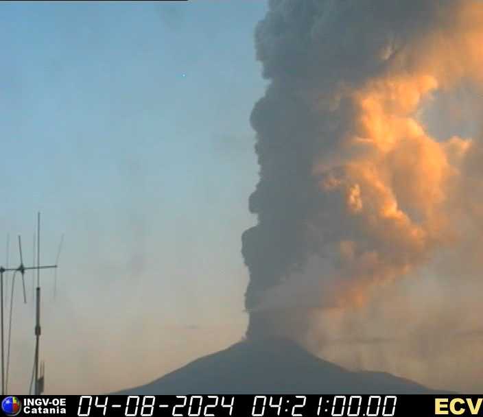 eruzione etna oggi 4 agosto 2024