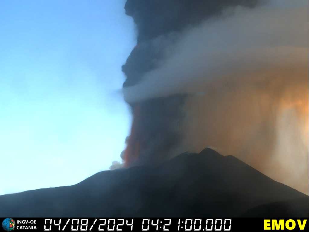 eruzione etna oggi 4 agosto 2024