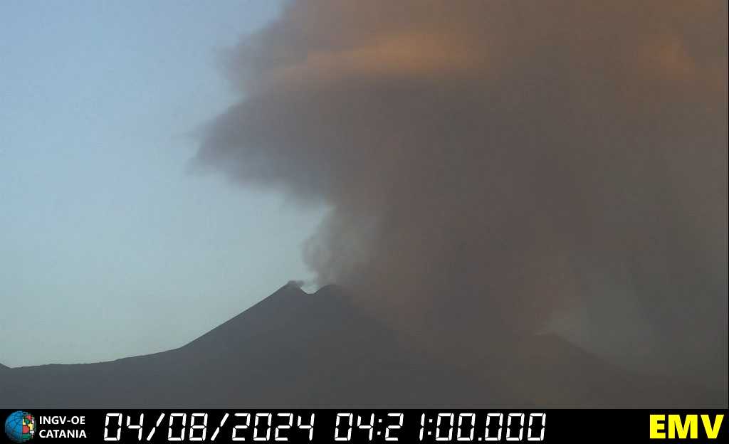 eruzione etna oggi 4 agosto 2024