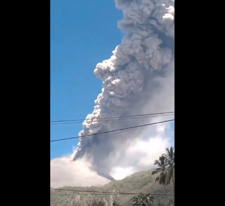 eruzione vulcano Lewotobi indonesia