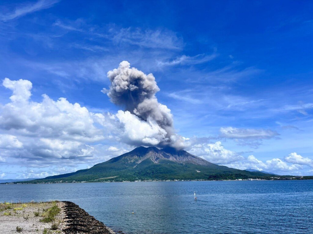 eruzione vulcano sakurajima giappone