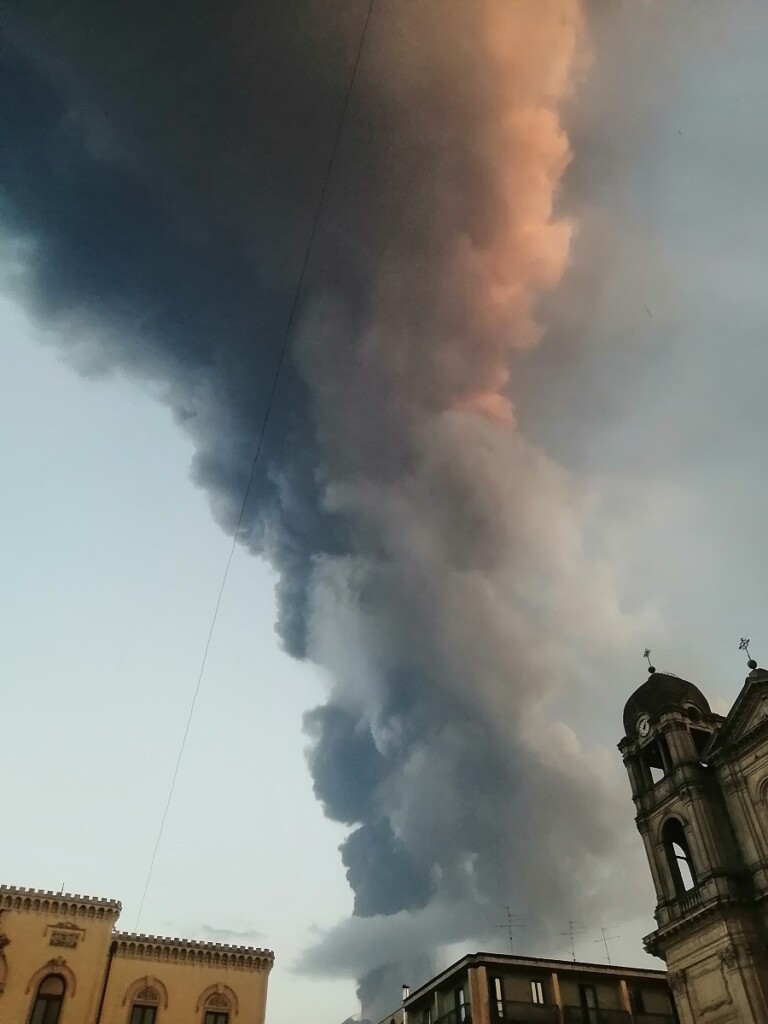 etna eruzione oggi