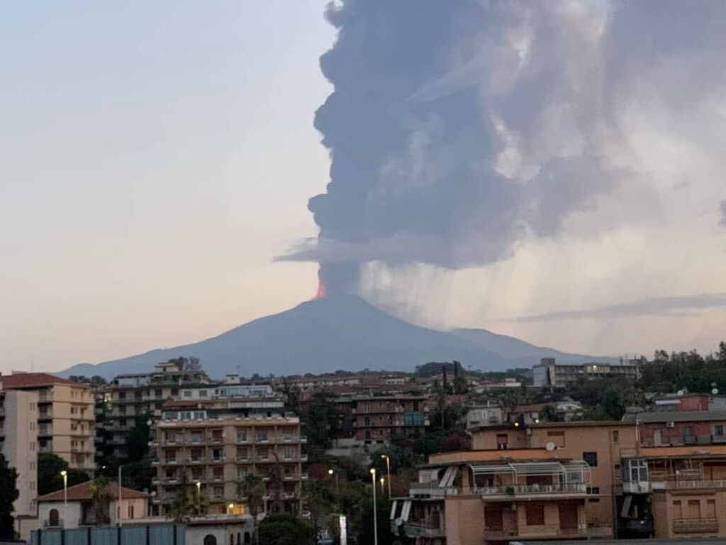 etna eruzione oggi