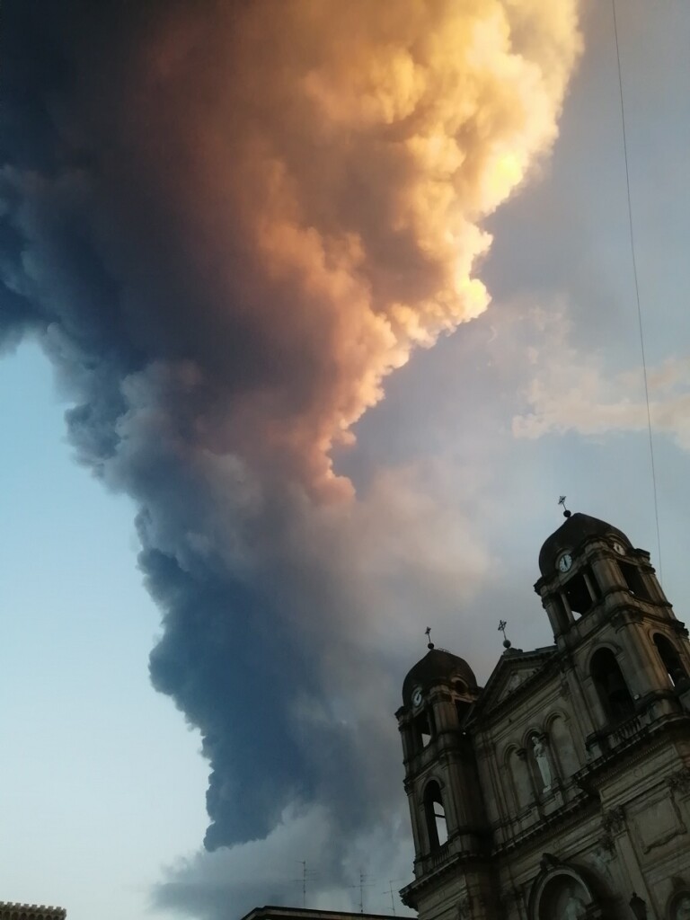 etna eruzione oggi