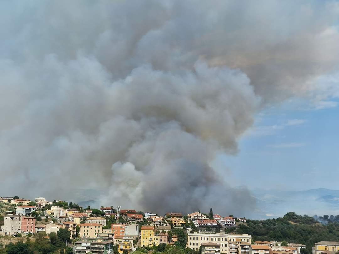 incendio castelnuovo di porto lazio