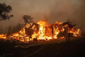 incendi Grecia evacuata Maratona