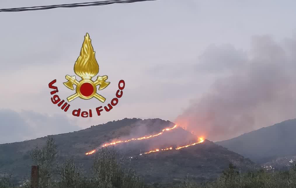 incendio roma san gregorio sassola