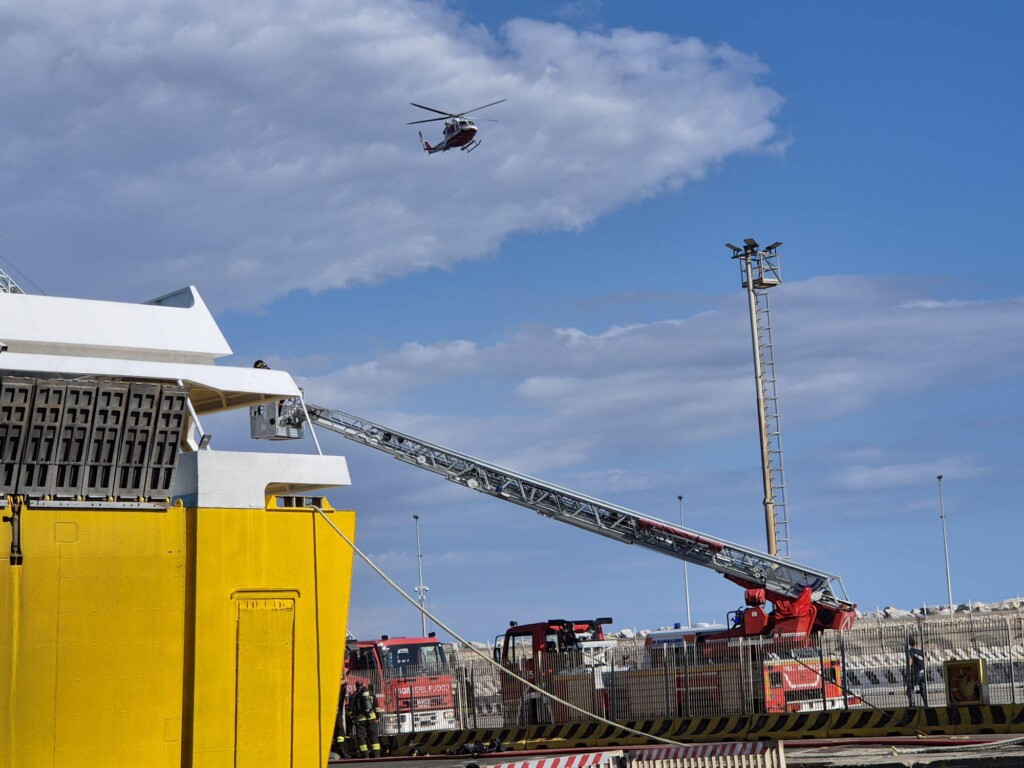 incendio traghetto piombino