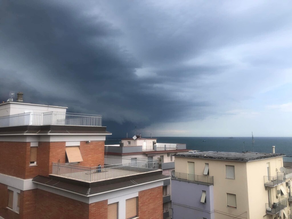 shelf cloud falconara marittima