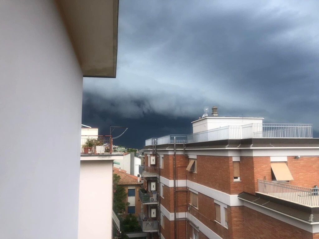 shelf cloud falconara marittima