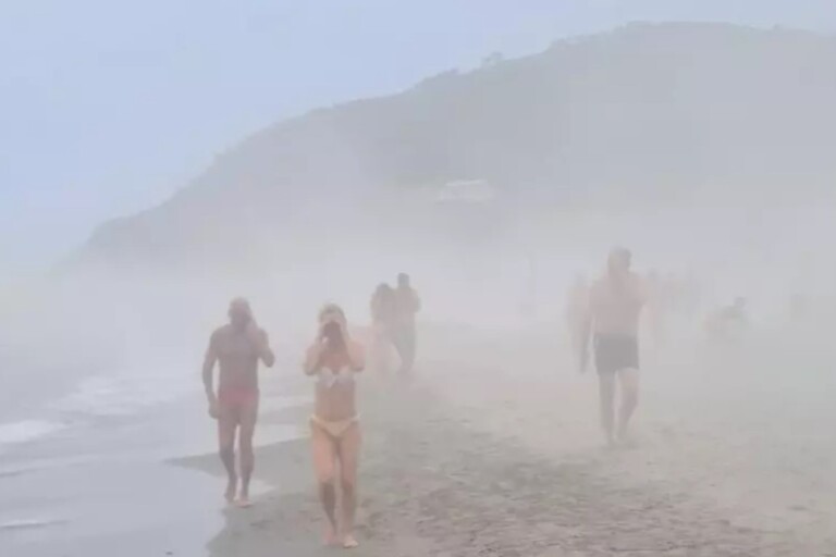 vento maltempo spiaggia