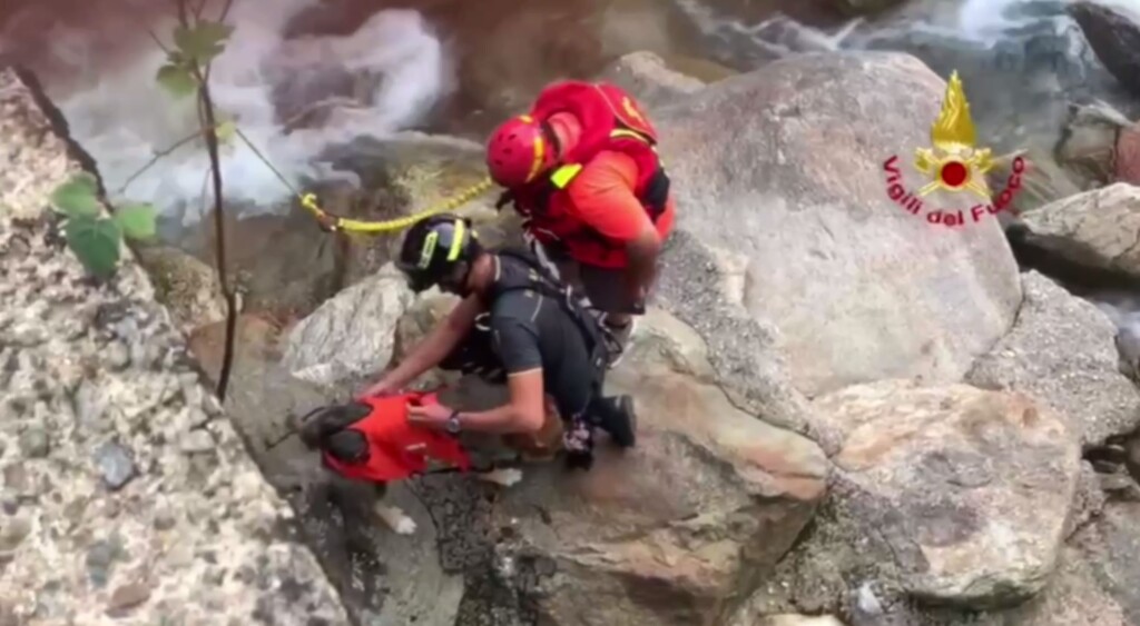 vigili del fuoco salvano escursionista e cane