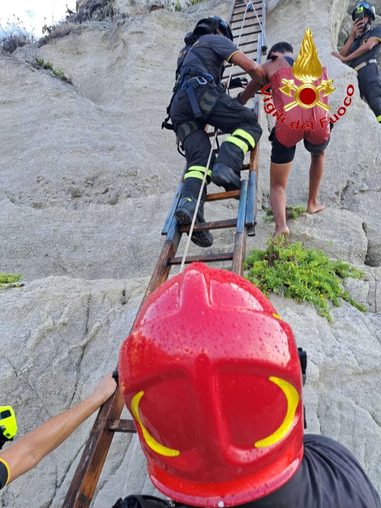 vigili del fuoco scogliera tropea