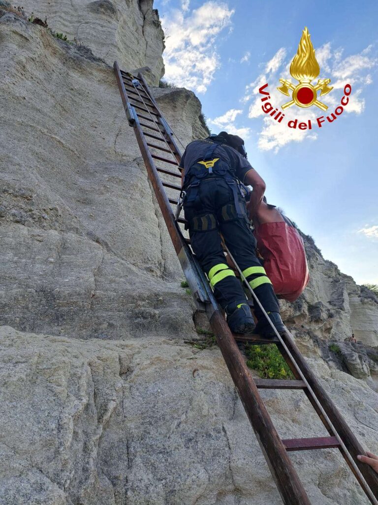 vigili del fuoco scogliera tropea