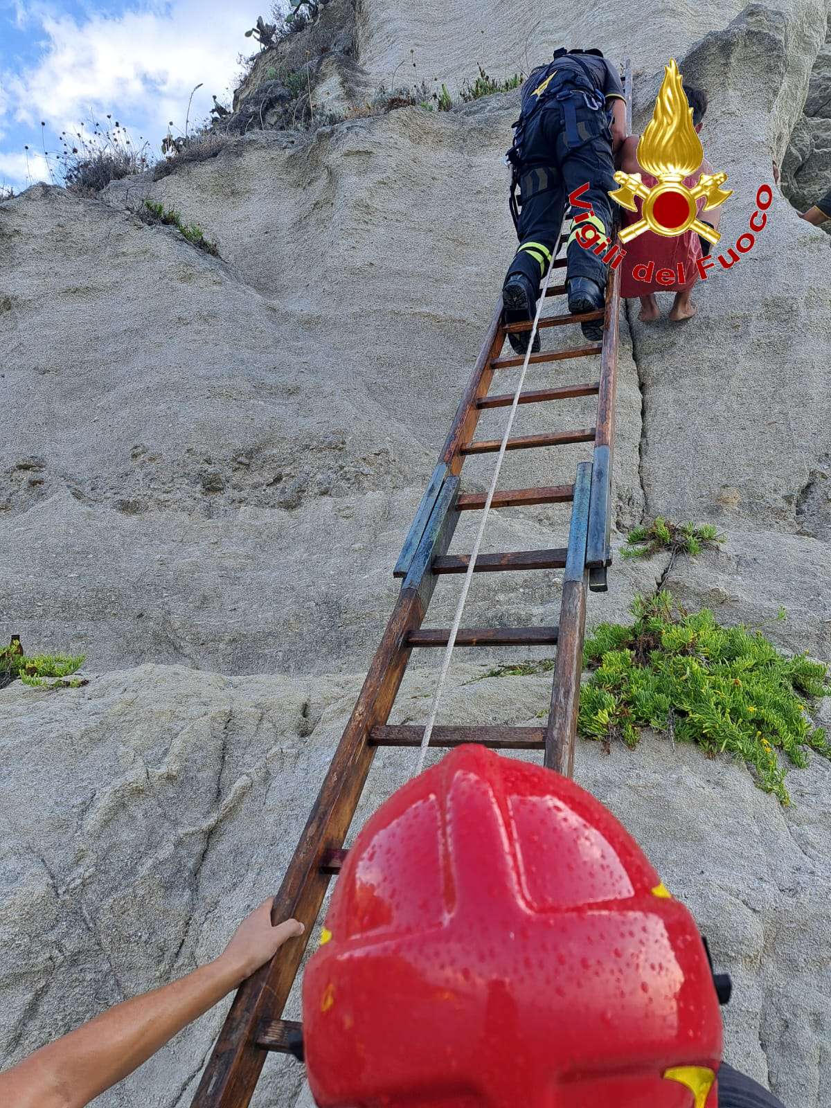 vigili del fuoco scogliera tropea