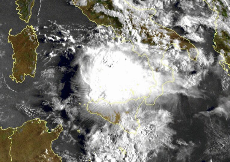 Mesoscale Convective System mar tirreno