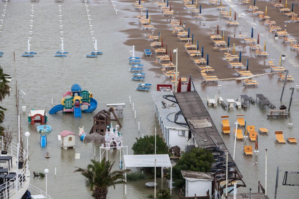 RIMINI-Mareggiata sulla Riviera Romagnola