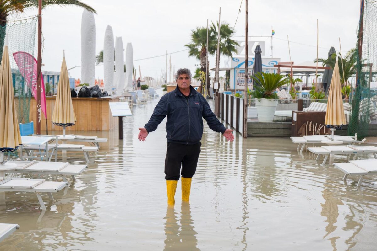 RIMINI-Mareggiata sulla Riviera Romagnola