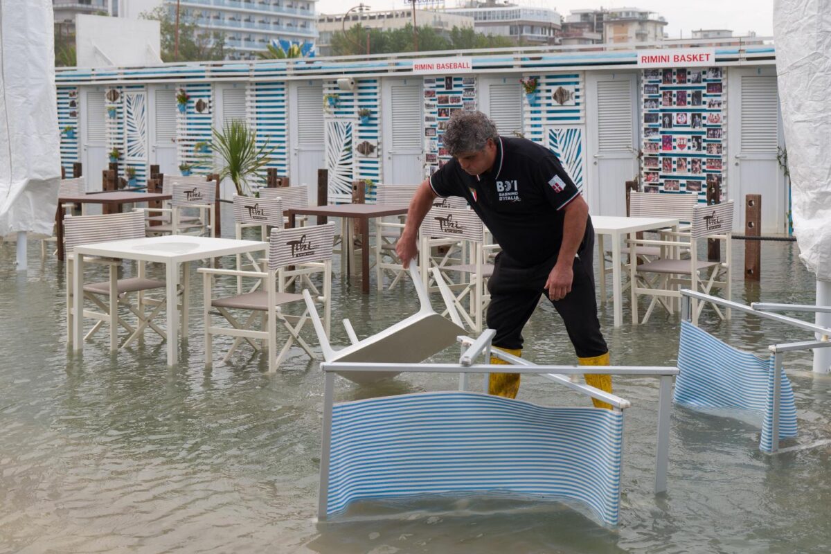 RIMINI-Mareggiata sulla Riviera Romagnola