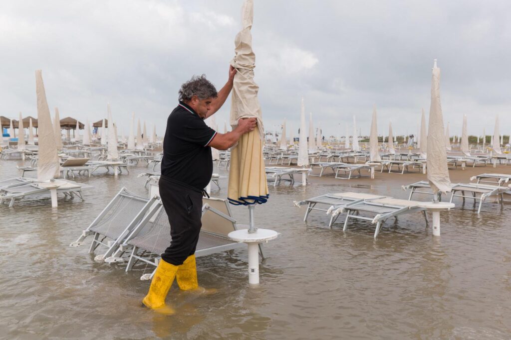 RIMINI-Mareggiata sulla Riviera Romagnola