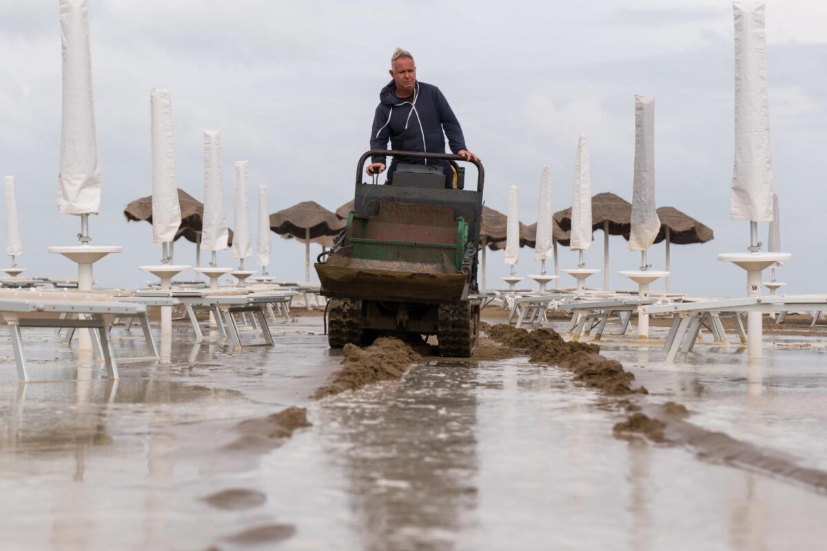 RIMINI-Mareggiata sulla Riviera Romagnola