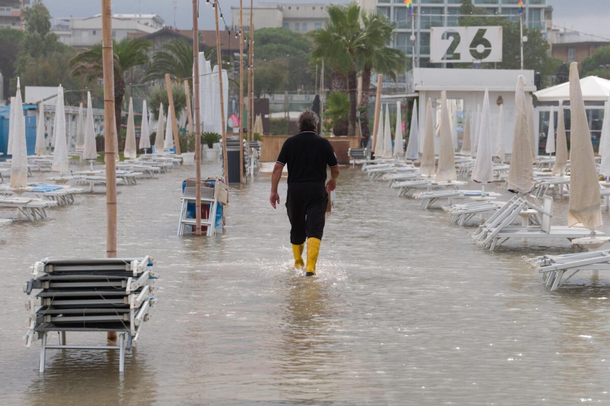 RIMINI-Mareggiata sulla Riviera Romagnola