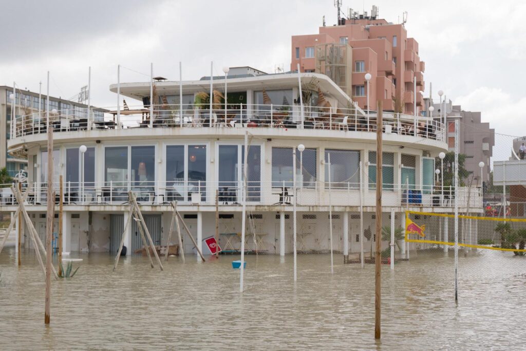 RIMINI-Mareggiata sulla Riviera Romagnola