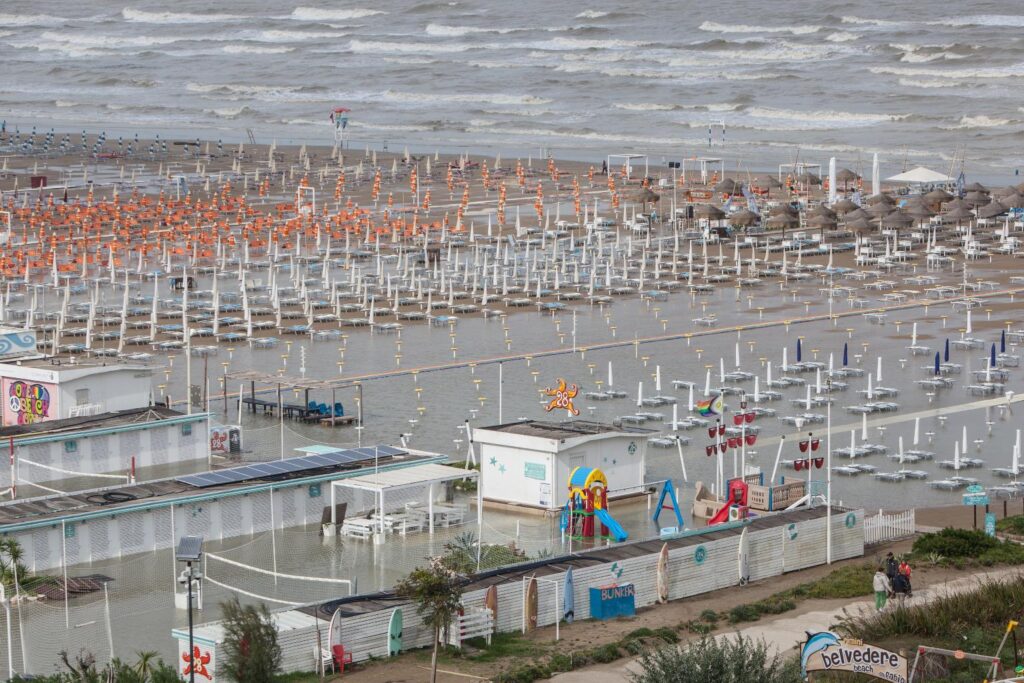 RIMINI-Mareggiata sulla Riviera Romagnola