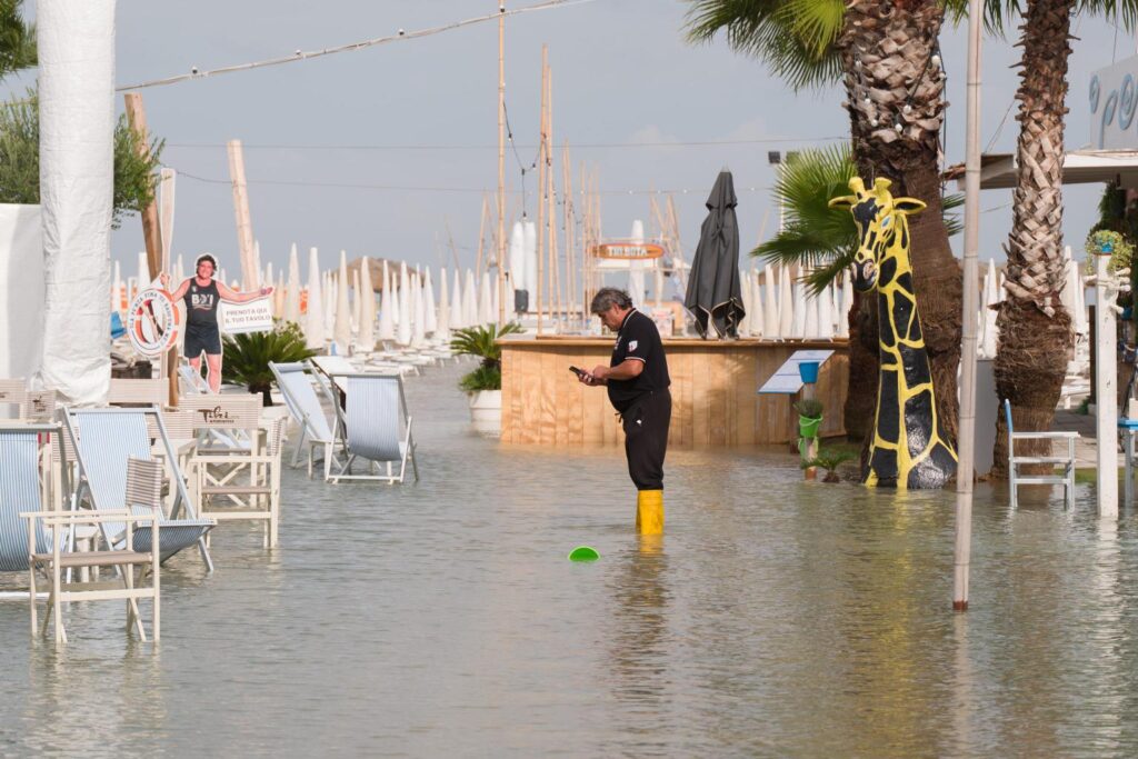 RIMINI-Mareggiata sulla Riviera Romagnola